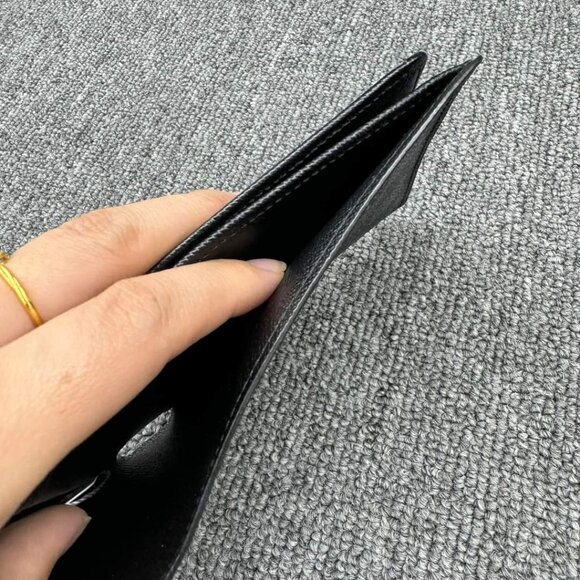 100% Authentic Louis Vuitton Leather Men's Wallet - Picture 7 of 8